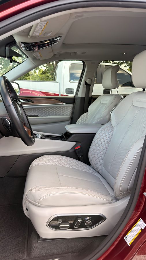 Jeep Grand Cherokee Summit quilted leather interior after a deep clean